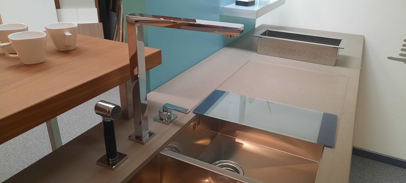 Keukenkraan Lot Dornbracht met aparte spoeldouche