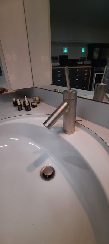 Sanitair: lavabokranen: ééngreeps lavabomengkraan Starck Hansgrohe
