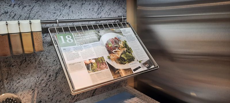 Keukens: keukentoebehoren: inox houder voor kookboeken