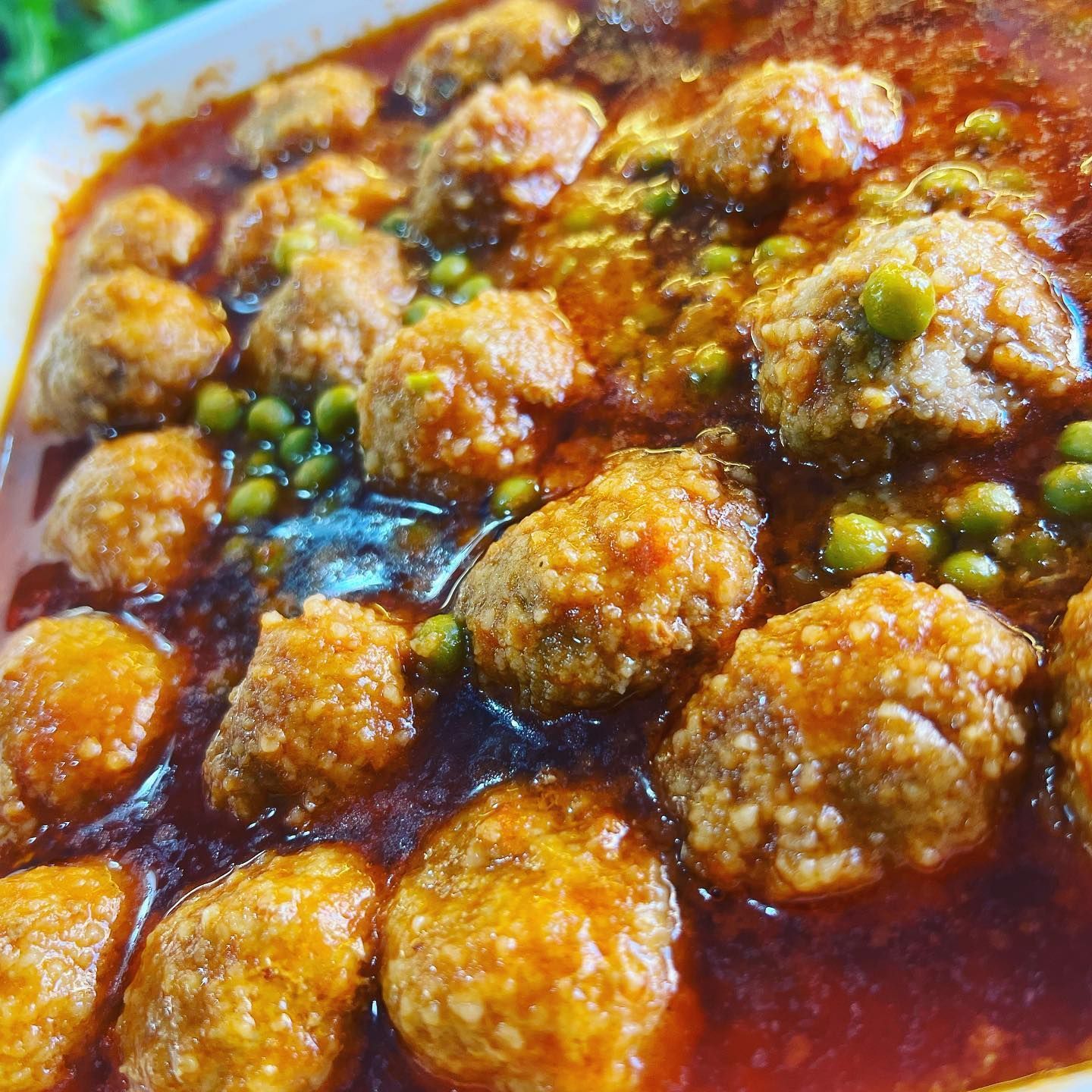 Polpette al sugo con piselli