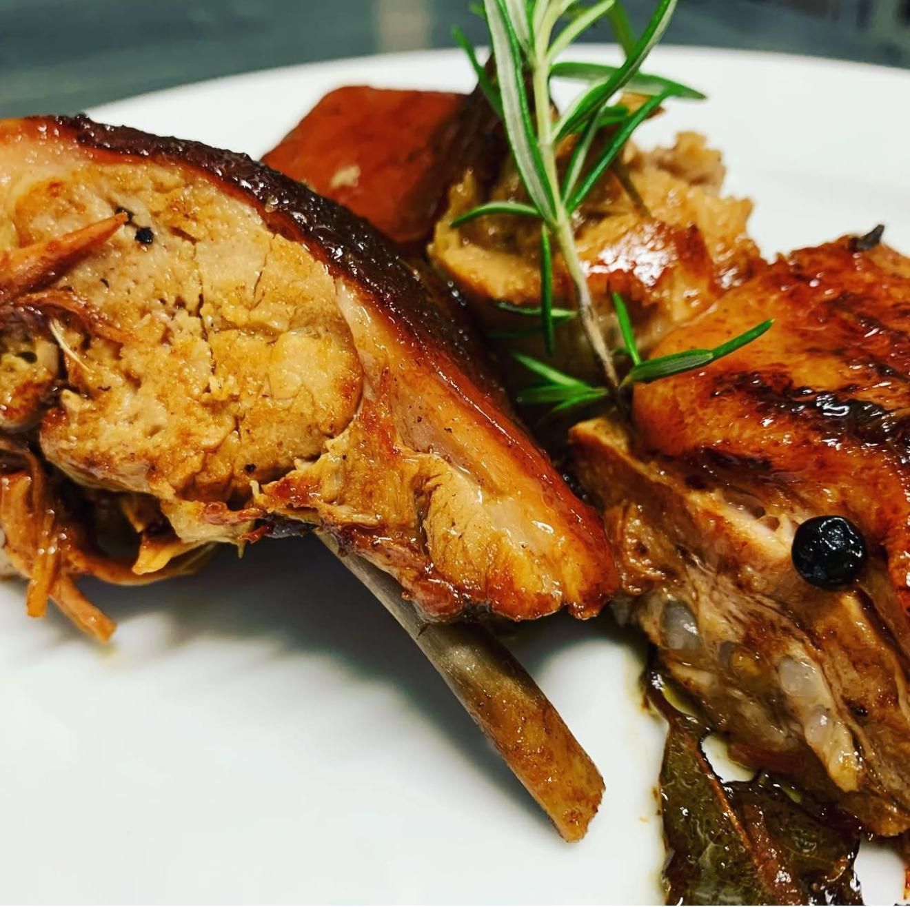 Maialino da latte al forno all'etto