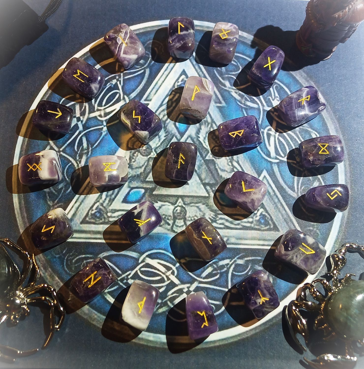 Set de 24 Runes en Améthyste Naturelle