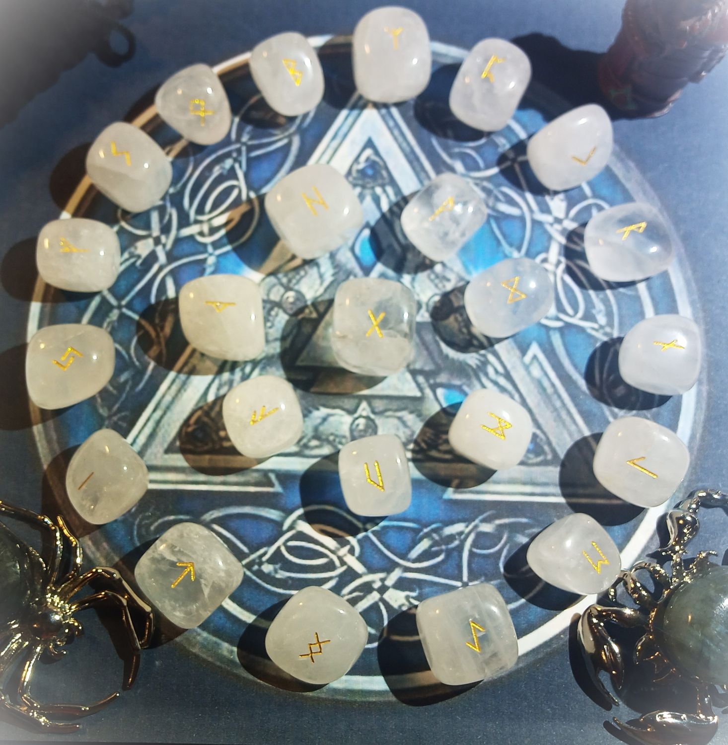 Set 24 Runes en Cristal de Roche naturelle