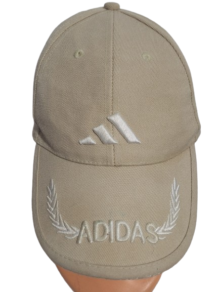 CZAPKA Z DASZKIEM ADIDAS