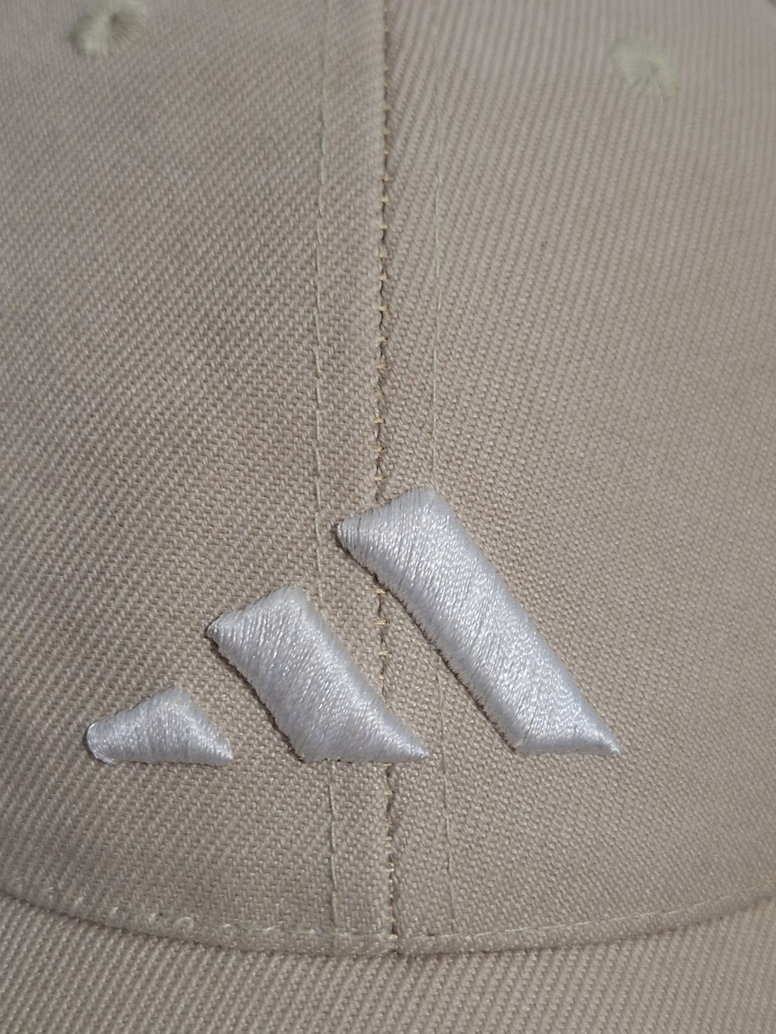 CZAPKA Z DASZKIEM ADIDAS