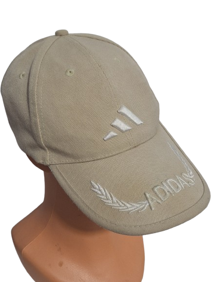 CZAPKA Z DASZKIEM ADIDAS
