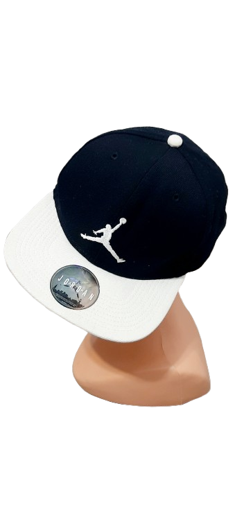CZAPKA Z DASZKIEM    JORDAN    076