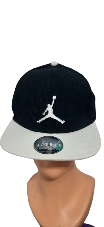 CZAPKA Z DASZKIEM    JORDAN    076