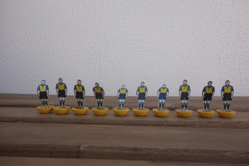Subbuteo flat celluloid team 26 Leeds