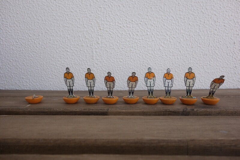 Subbuteo flat celluloid team 13 Holland incomplete