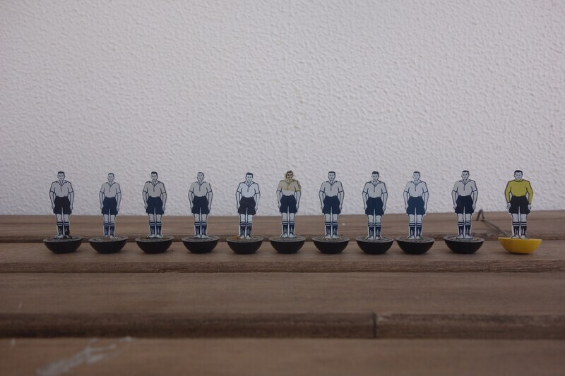 Subbuteo flat team celluloid ref 10 Fulham variant