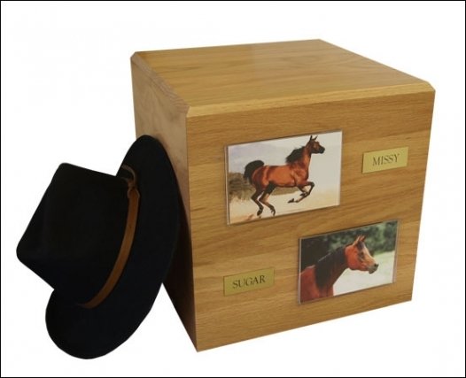 Red Oak Equine Urn