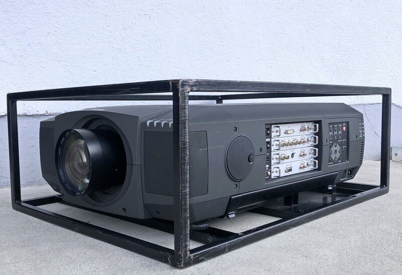 Christie Roadrunner LX100
