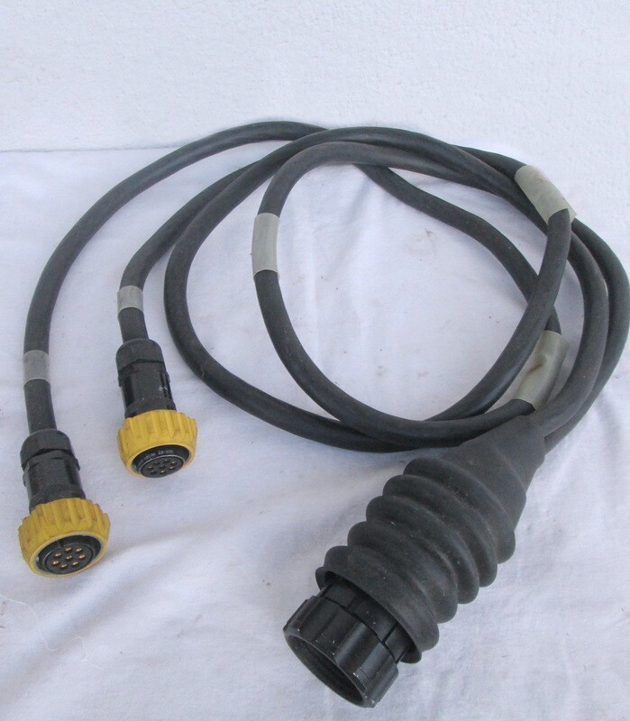 SOCAPEX 19pin male - 2x CA Com 8pin female SOCAPEX 19pin male - 2x CA Com 8pin female