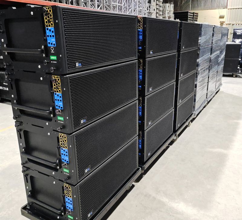 Meyer Sound 24 x Lyon, 24 x 1100-LFC set Meyer Sound 24 x Lyon, 24 x 1100-LFC set