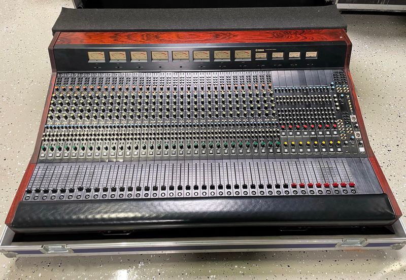 Yamaha PM 2000
