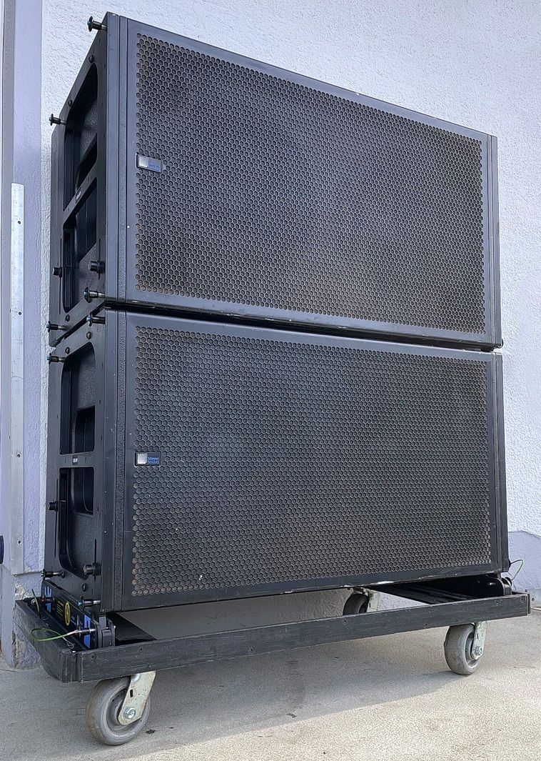 Meyer Sound 600HP with rigging