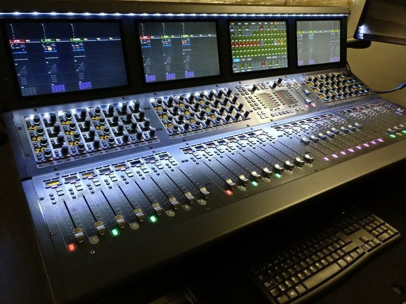 AVID Venue S6L 32D set