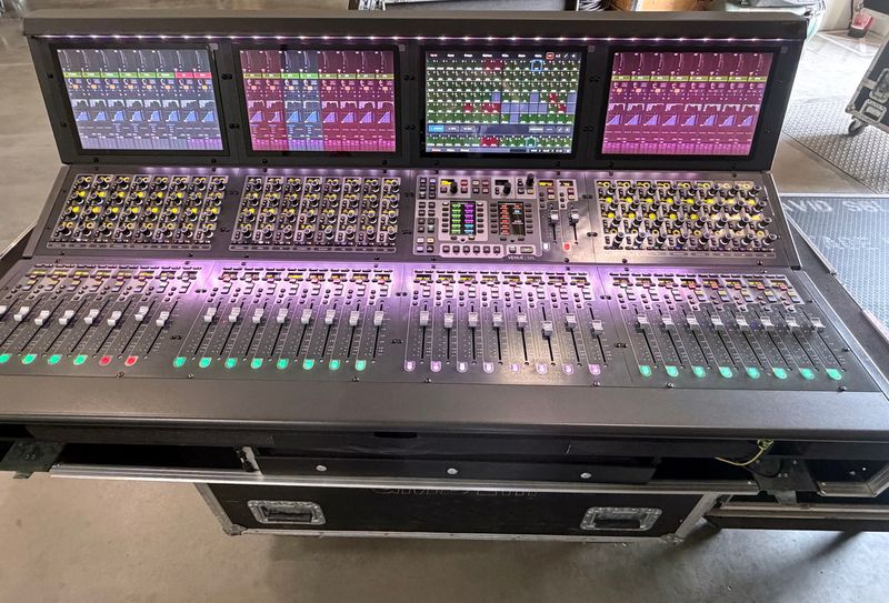 AVID Venue S6L 32D set AVID Venue S6L 32D set