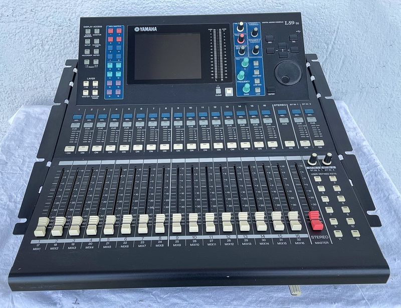 Yamaha LS9-16