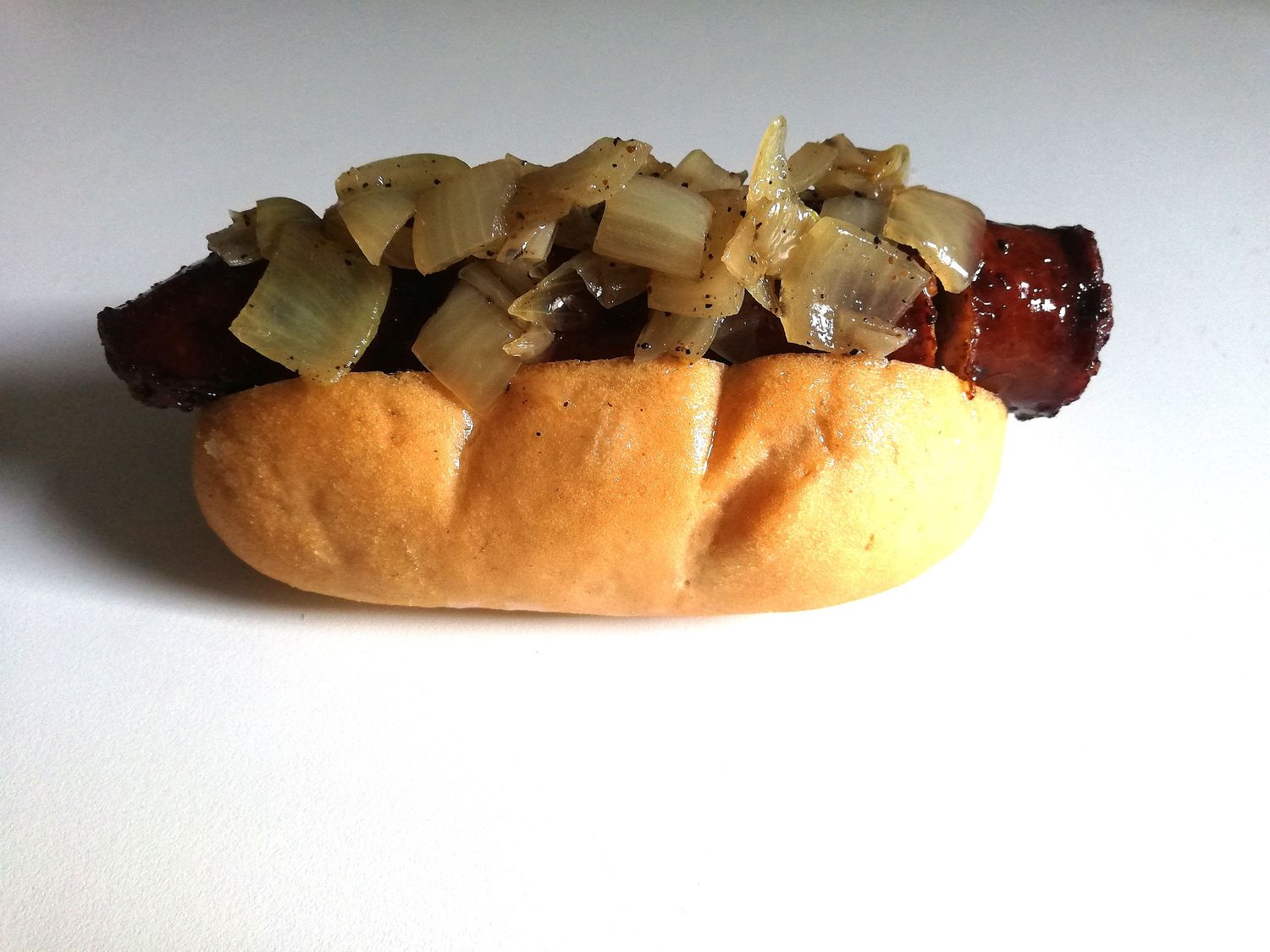 HOT-DOG XL z kiełbasą z grilla