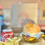 Menú Hamburguesa Delicious Ranchera con patatas y bebida Menú Hamburguesa Delicious Ranchera con patatas y bebida