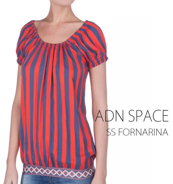 Blusa Fornarina riscas azuis/vermelhas