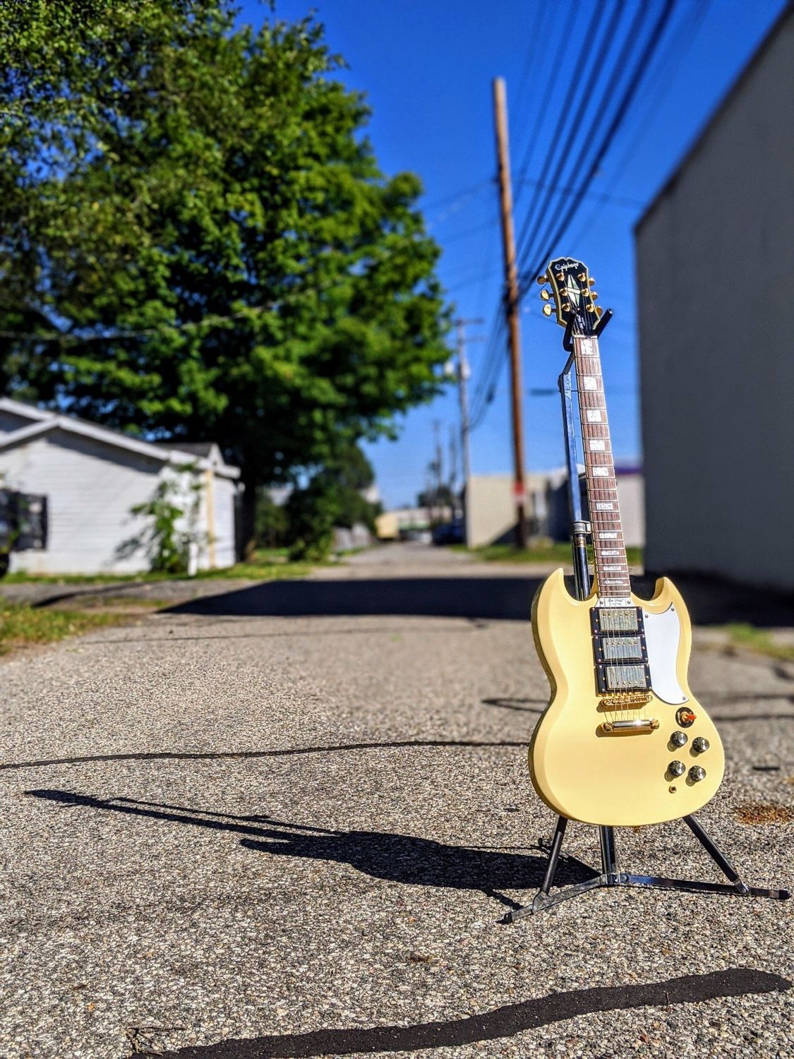 Used Epiphone G-400 Custom w/Hardshell Case