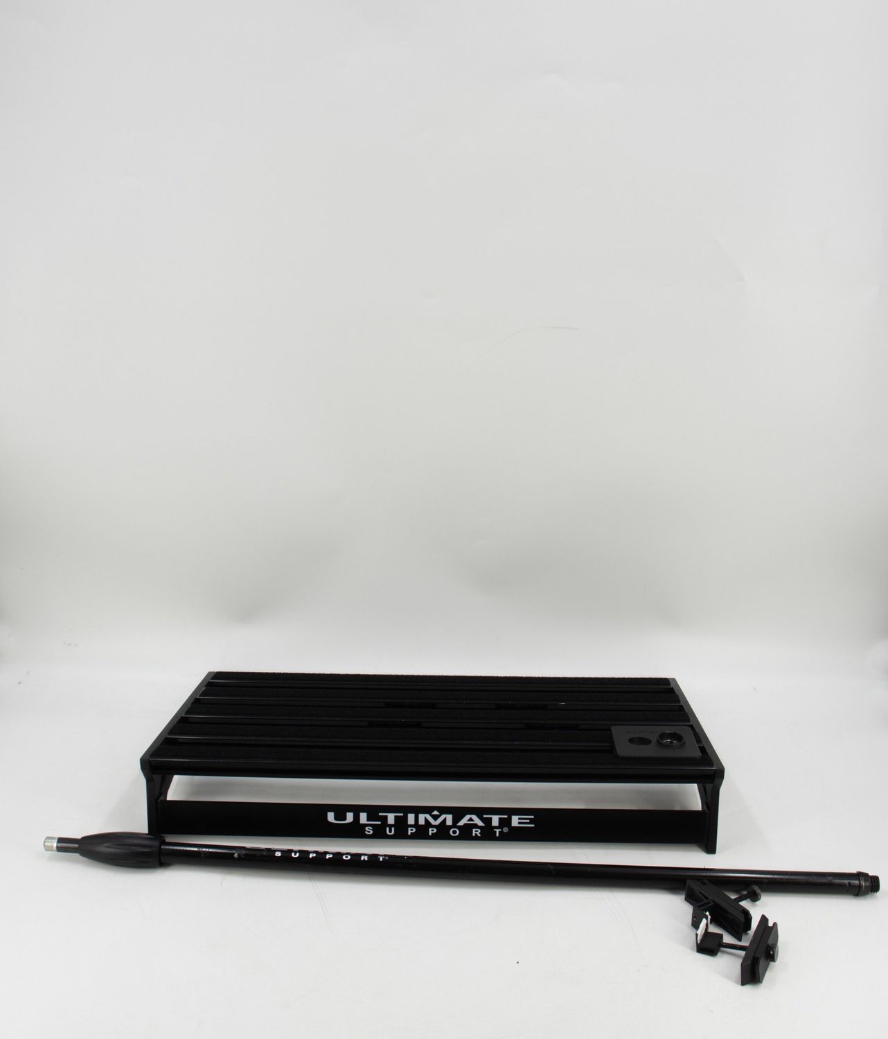 Used Ultimate Support GSP500BK Genesis Series Pedalboad w/case