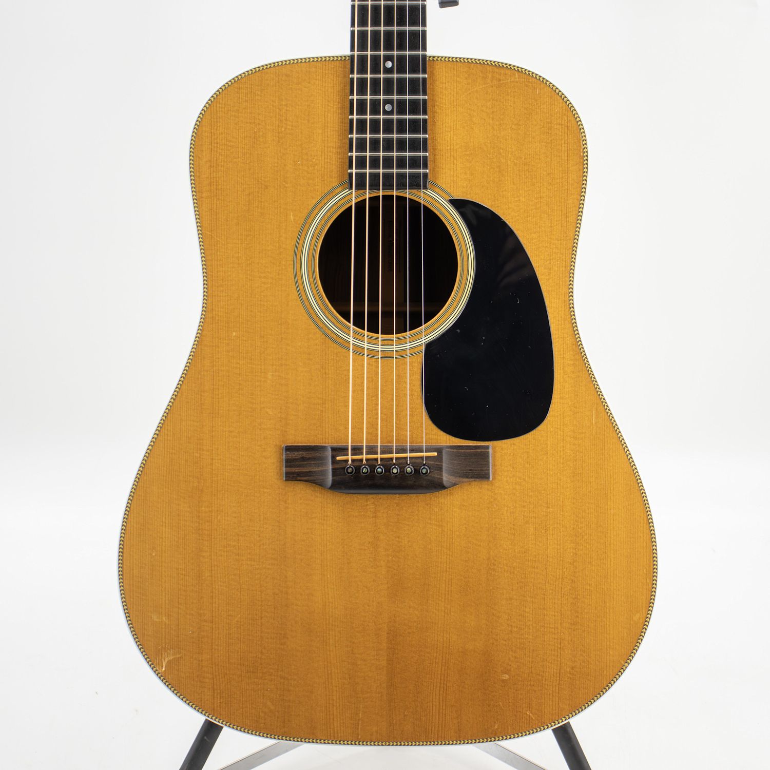 Used Martin HD-28 1986 w/ OHSC