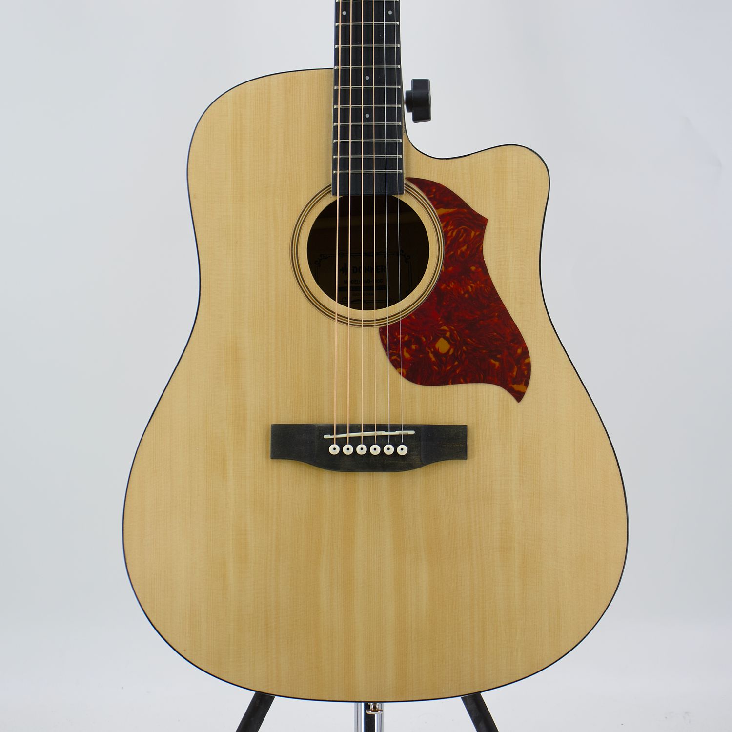 Used Donner DAD-140C Beige Acoustic Guitar – Very Good Condition