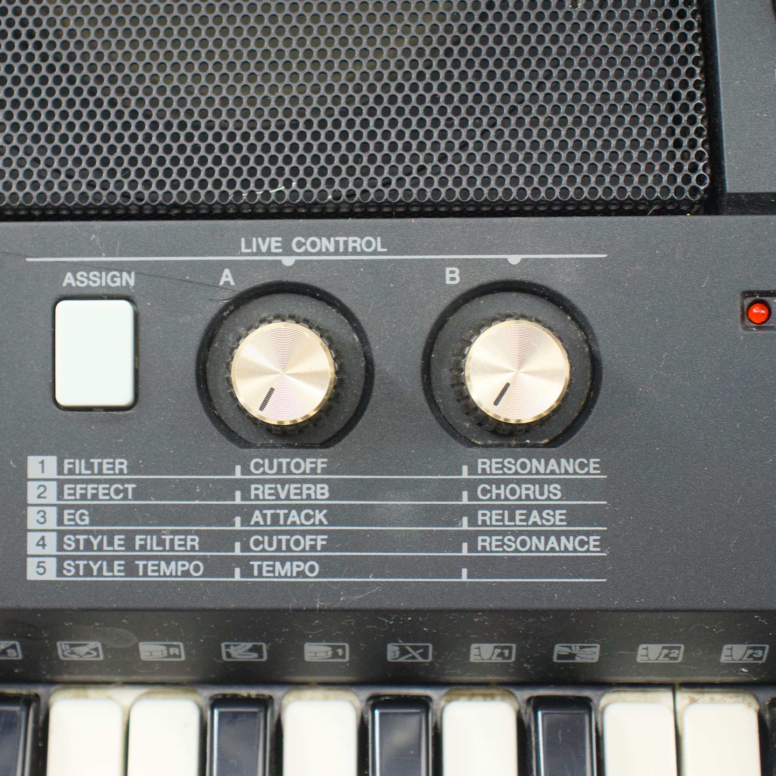 Used Yamaha PSR-E423 61-Key Portable Keyboard Very Good Condition