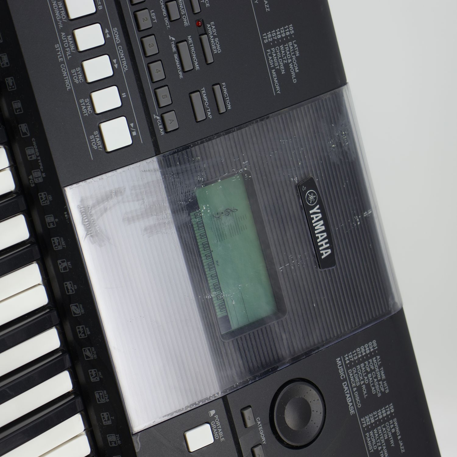 Used Yamaha PSR-E423 61-Key Portable Keyboard Very Good Condition