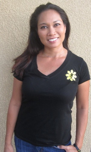Women&#39;s Classic V-Neck Tee
