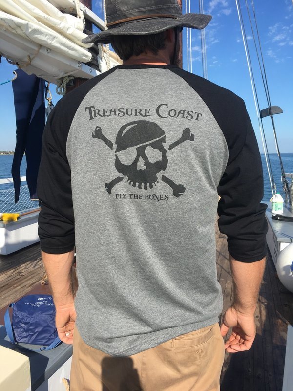 Fly the bones Men's Tshirt