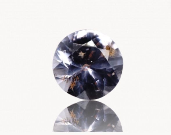 Spinelle À Inclusions  - 0,98 CT