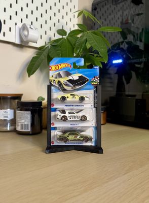 Stojak na 3 sztuki aut 1:64 - kompatybilne z Hot Wheels