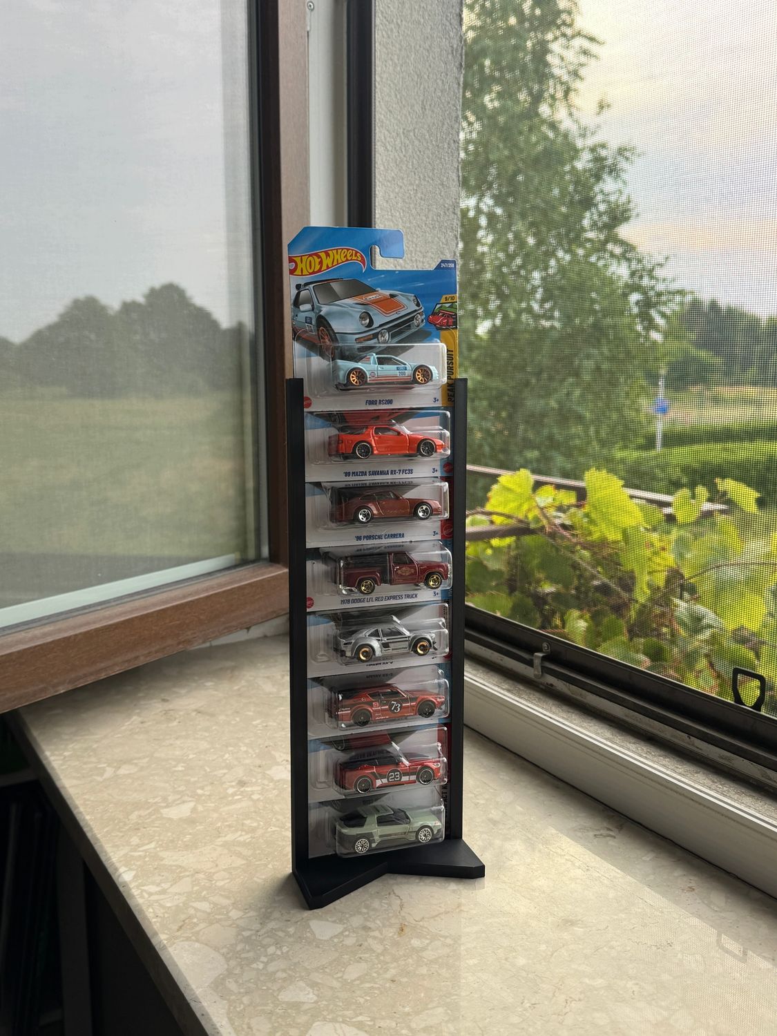Stojak ekspozytor na 8 samochodzików 1:64 kompatybilny z Hot Wheels