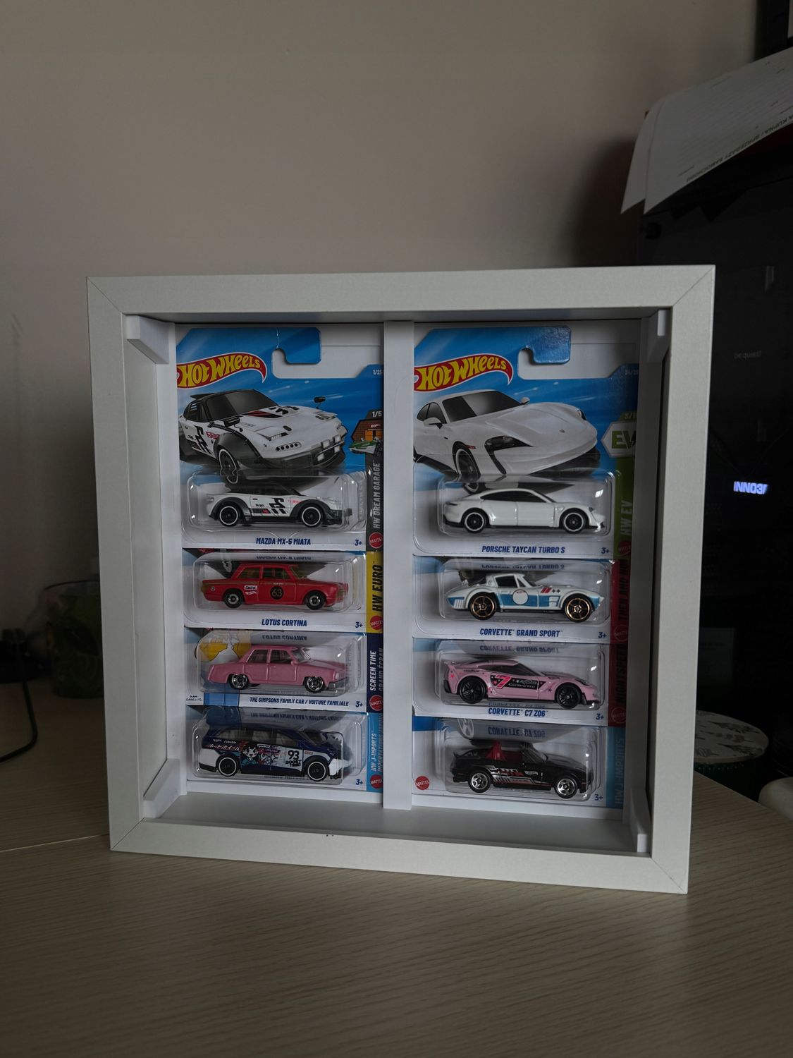 Białe Wkład i ramka IKEA Sannahed 1:64 kompatybilne z Hot Wheels