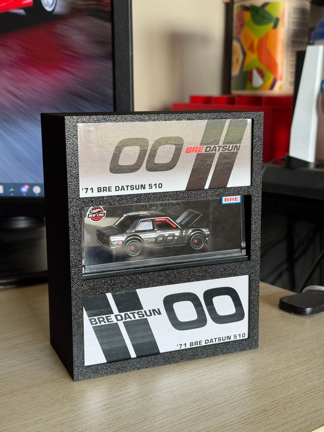 Stojak na model 1:64 w gablotce + kartoniki - kompatybilny z Hot Wheels RLC