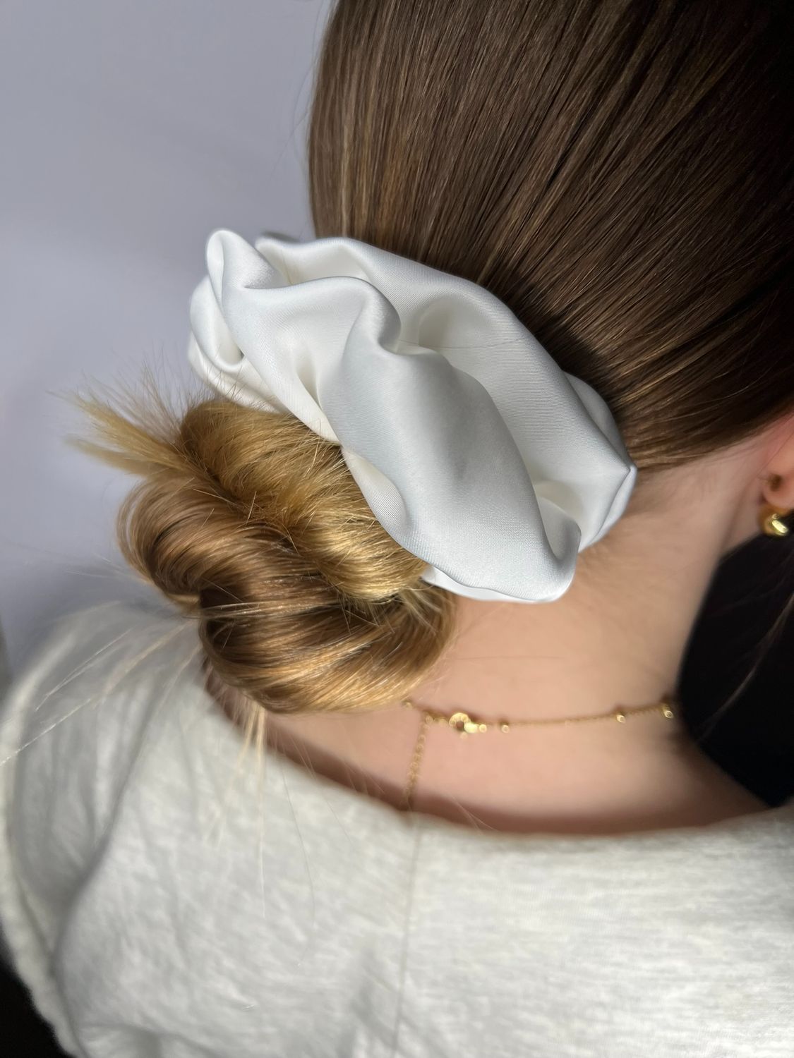 Gumka Scrunchie - biała