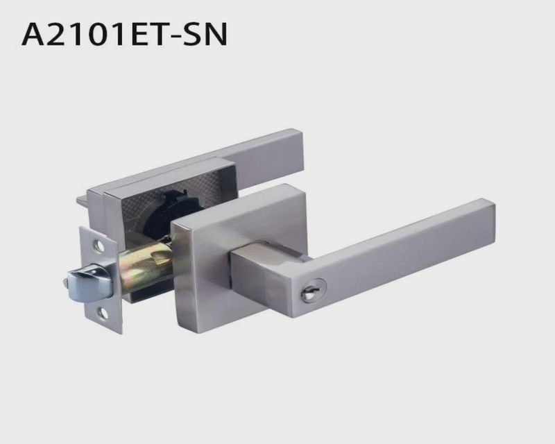 Entry Door Handle – Chrome Lever Lock with Key