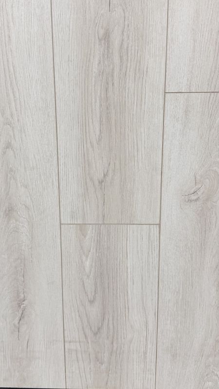 BOUNTY 12.3mm Laminate Flooring 1215x195mm 20.40sf/box