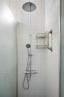Shower Bases and Pans