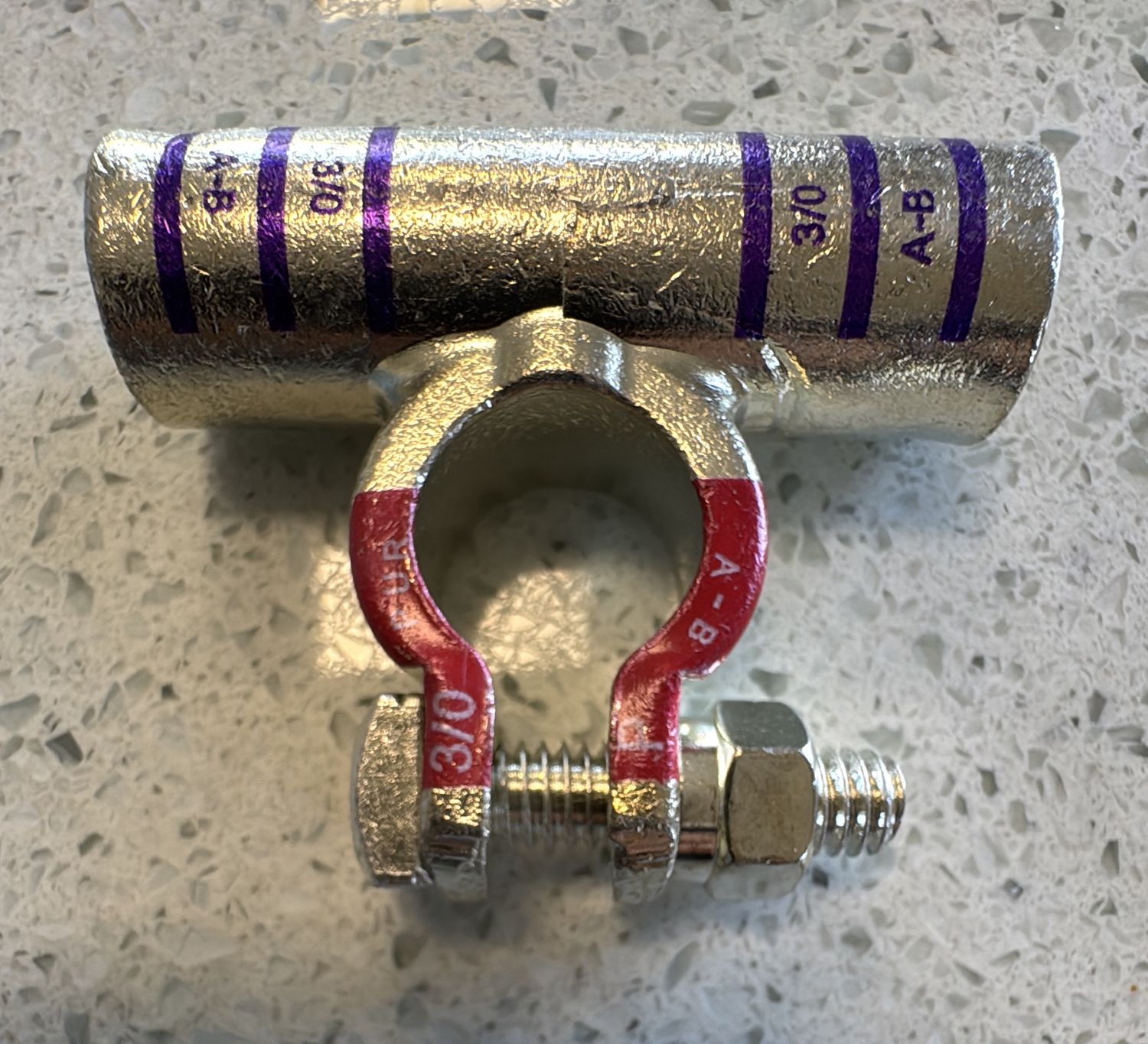 3/0 GA FLAG POSITIVE ECOMAX TOP MOUNT BATTERY TERMINAL, DIE COLOR CODE PURPLE