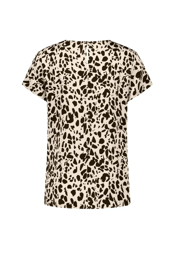Woman In Gold Seashell Patterned Short Sleeve Blouse