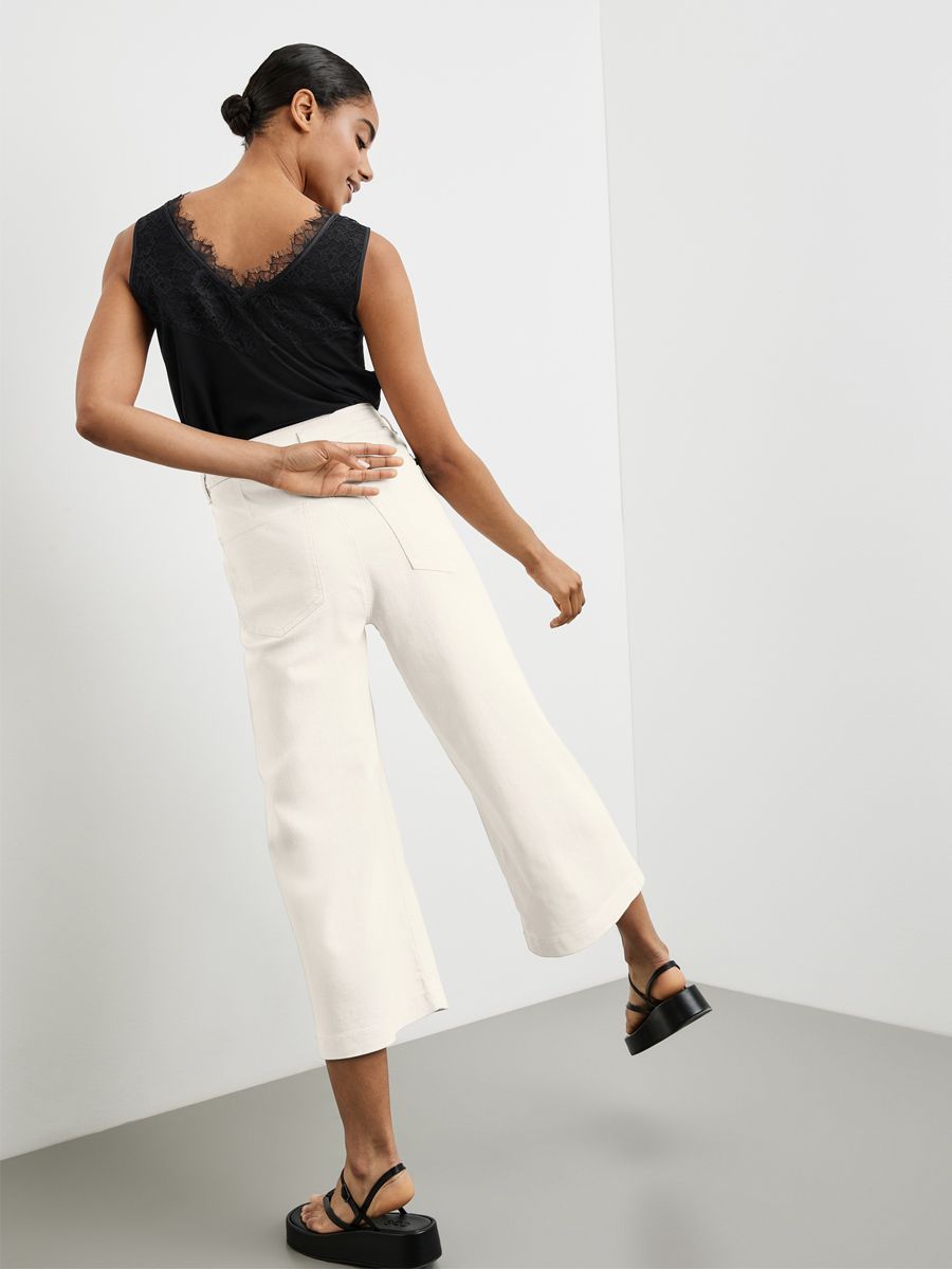 Woman In Red Culotte Trousers - Offwhite