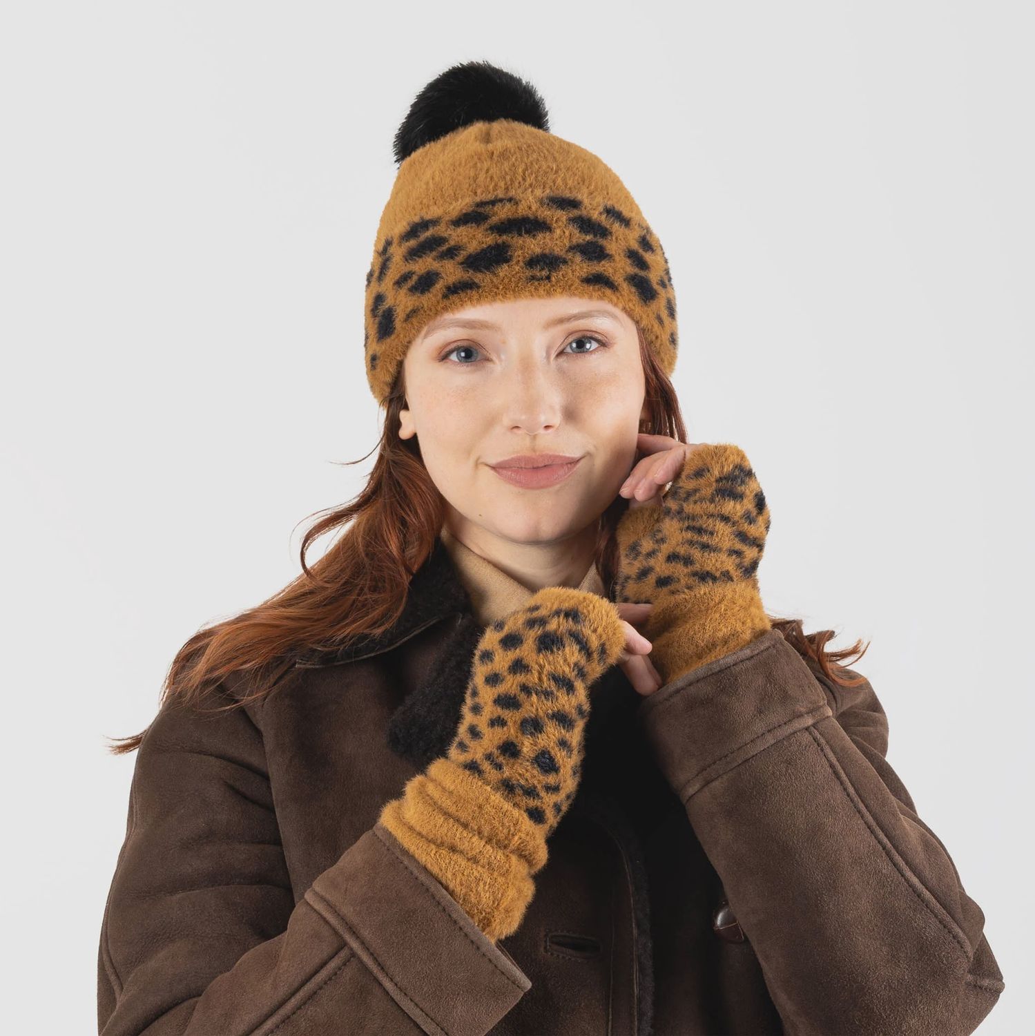 Women&#39;s Spotted Feather Yarn Knitted Wrist Warmers - Black