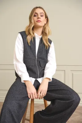 Minnelli Vest in Dark Grey
