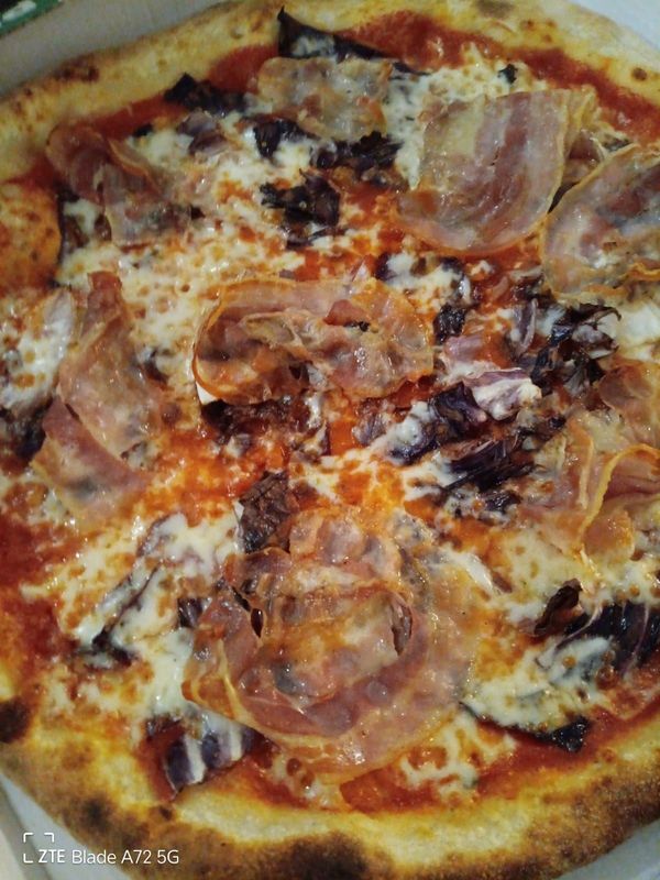 PIZZA RADICCHIO E PANCETTA ARROTOLATA